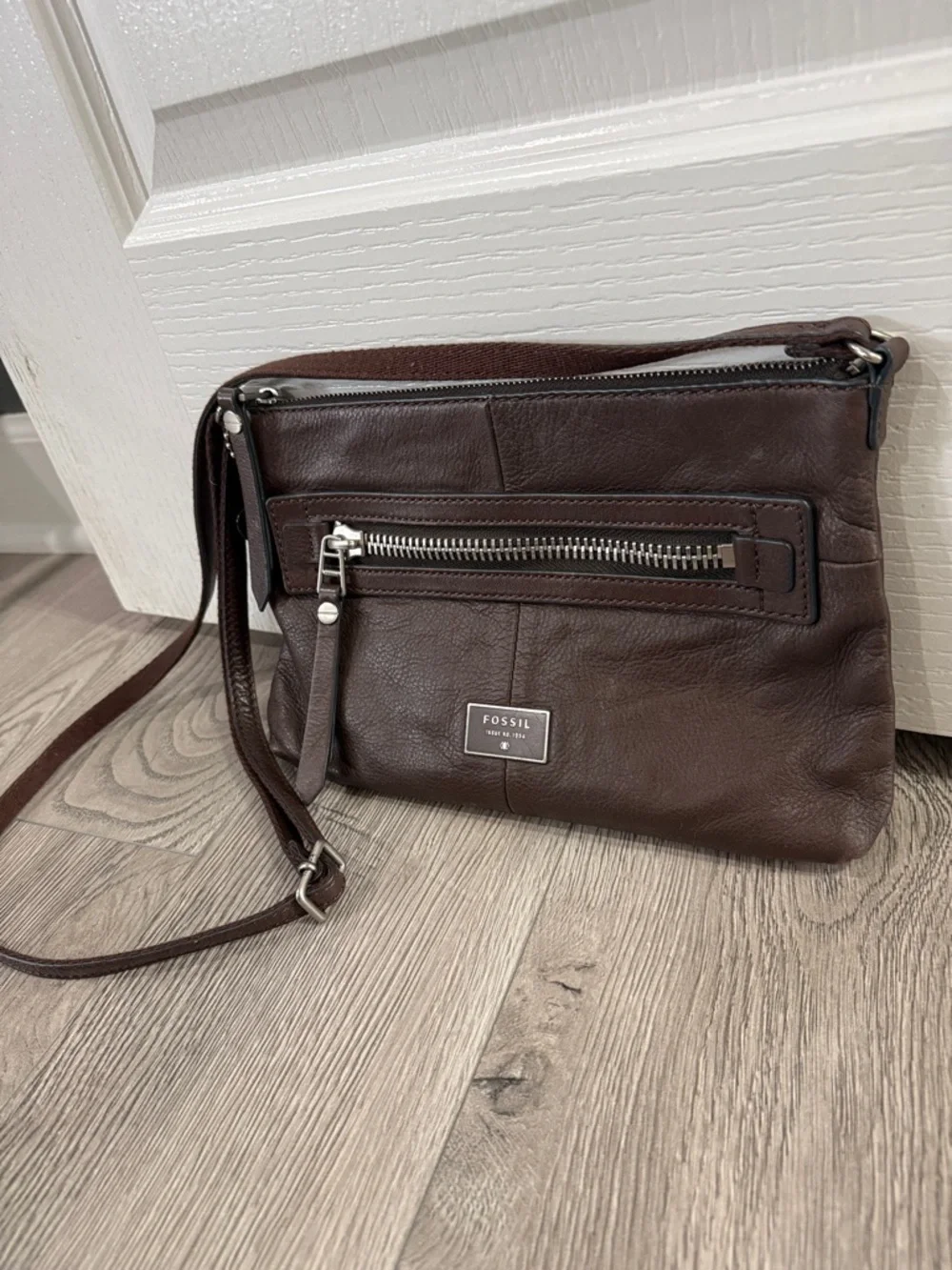 Fossil Dark Brown Leather Messenger Crossbody‎